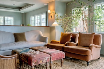 the harbor front inn