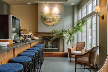 the harbor front inn