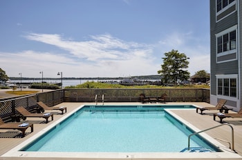 the harbor front inn