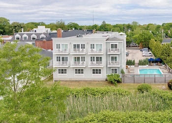 the harbor front inn