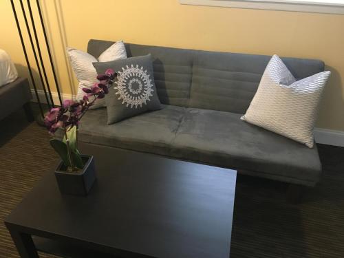 Clarence Inn,Bowmansville>>Amherst,2 star