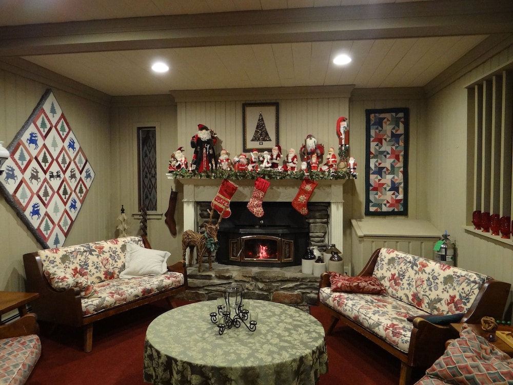 blue gentian lodge at magic mountain