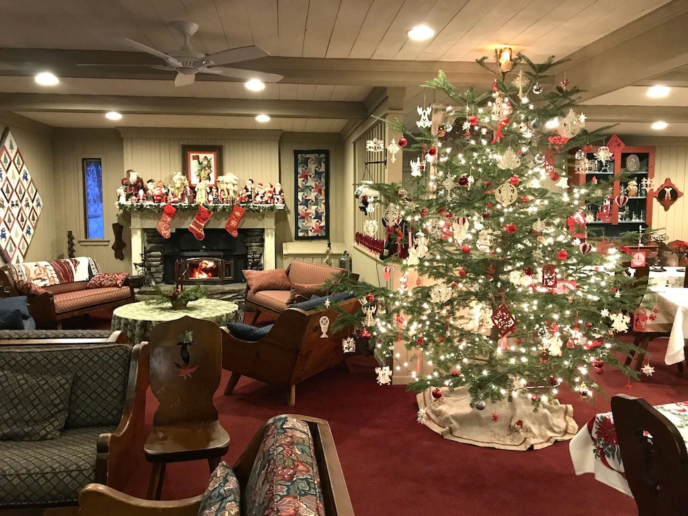 blue gentian lodge at magic mountain