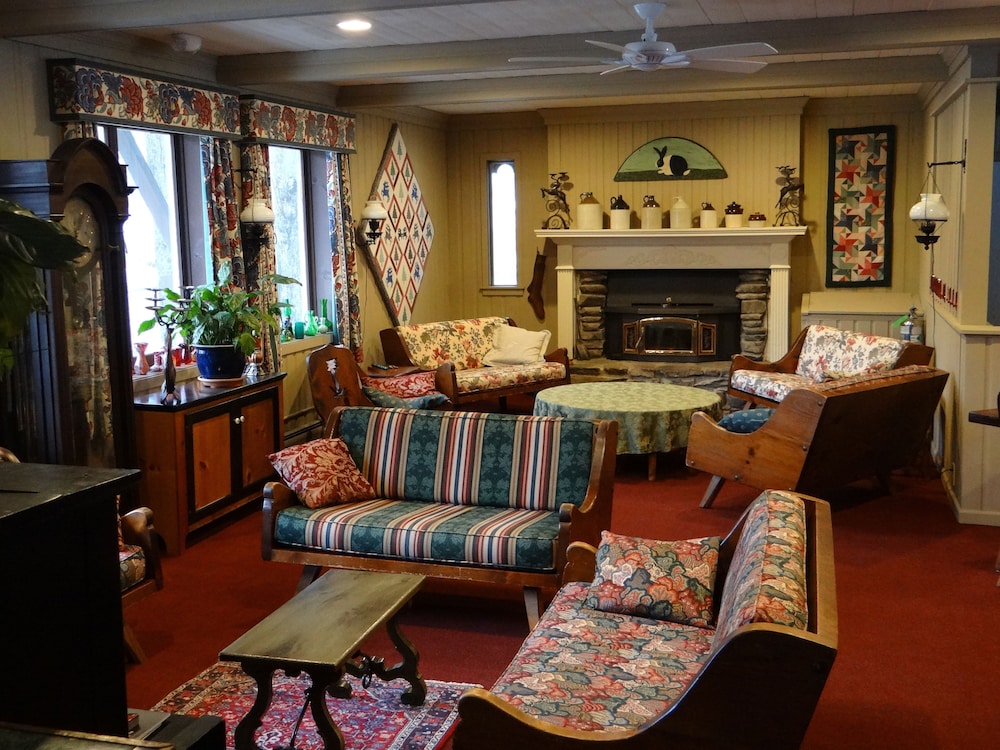 blue gentian lodge at magic mountain