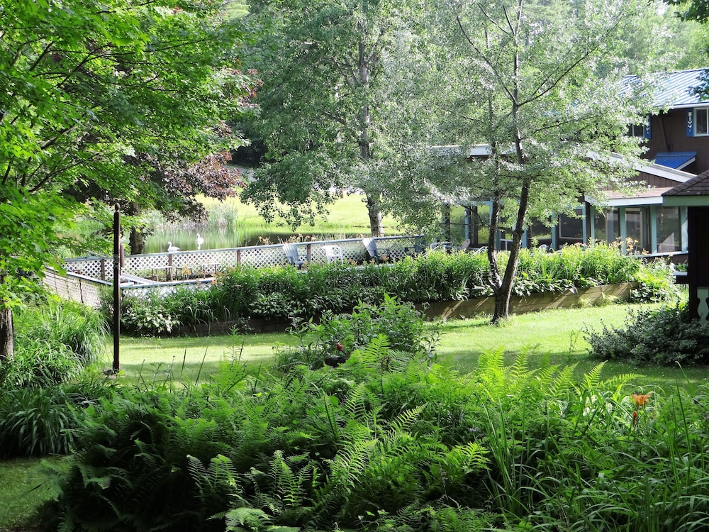 blue gentian lodge at magic mountain