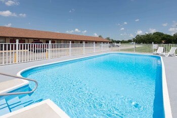 knights inn chanute