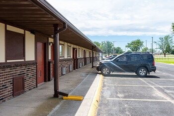 Knights Inn Chanute,Chanute>>Allen County,2 star
