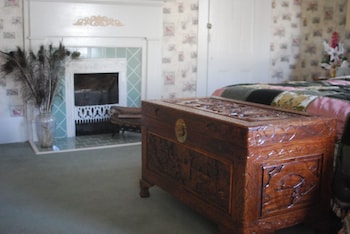 commodore bed and breakfast