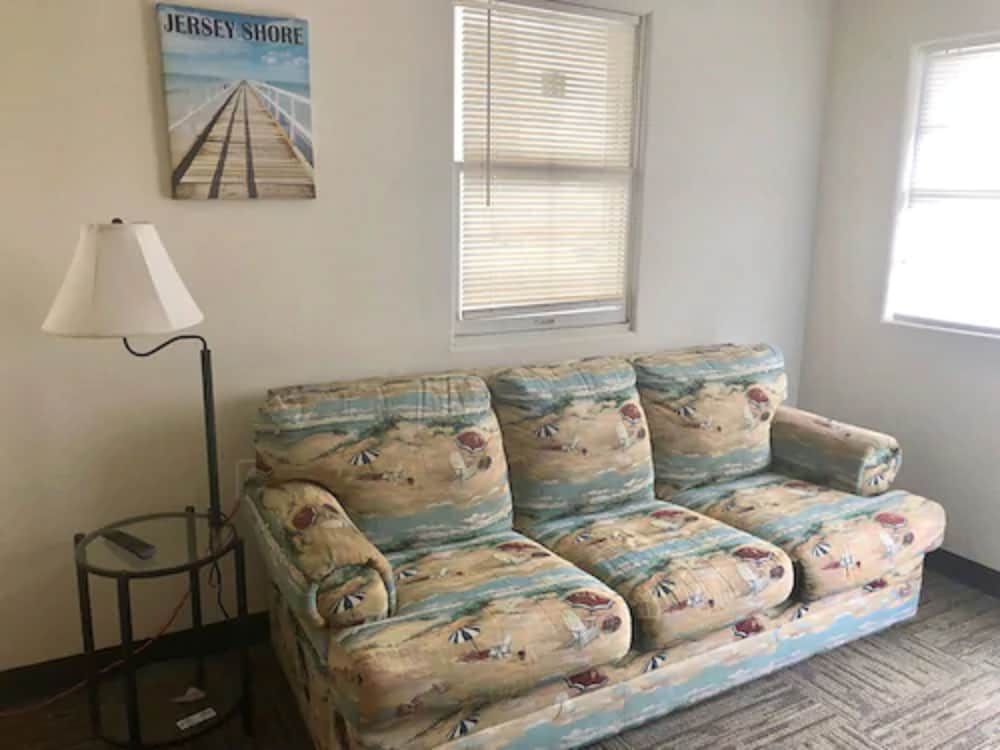 thunderbird motel