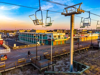 boardwalk sand and surf inn oceanfront