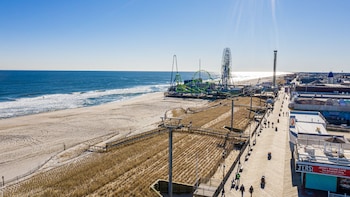 boardwalk sand and surf inn oceanfront