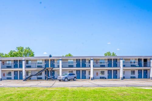 Deluxe Inn & Suites By Oyo Miami Ok,,3 star