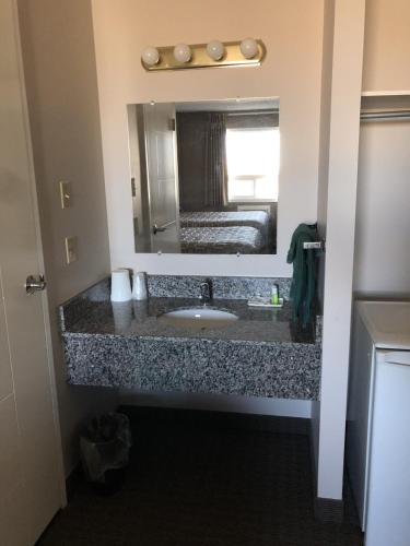 Arbour Ridge Inn & Suites,Near West Central Events Centre,3 star