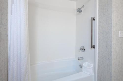 holiday inn express hotel and suites oakland airport by ihg
