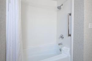 holiday inn express hotel and suites oakland airport by ihg