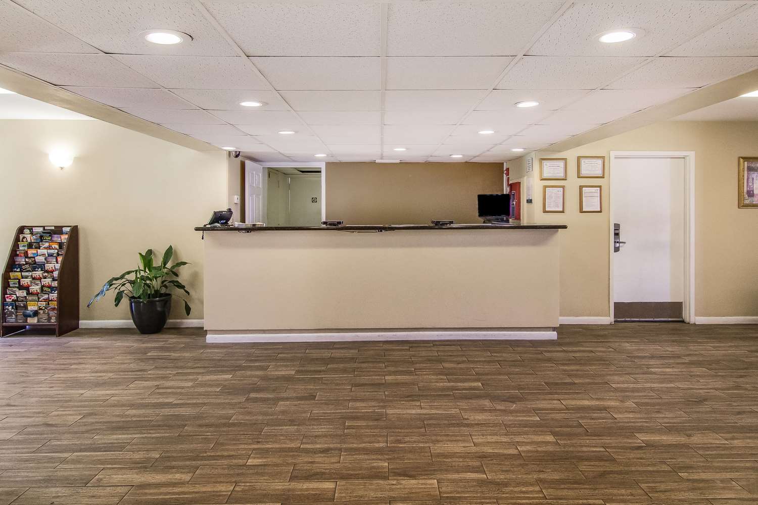 suburban studios hotel kingsland near i 95