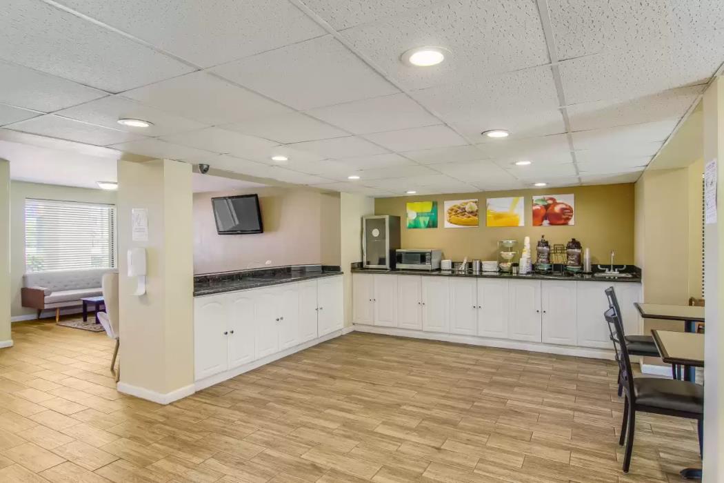 suburban studios hotel kingsland near i 95
