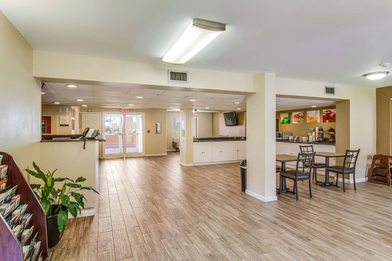 suburban studios hotel kingsland near i 95