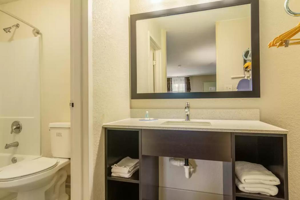 suburban studios hotel kingsland near i 95