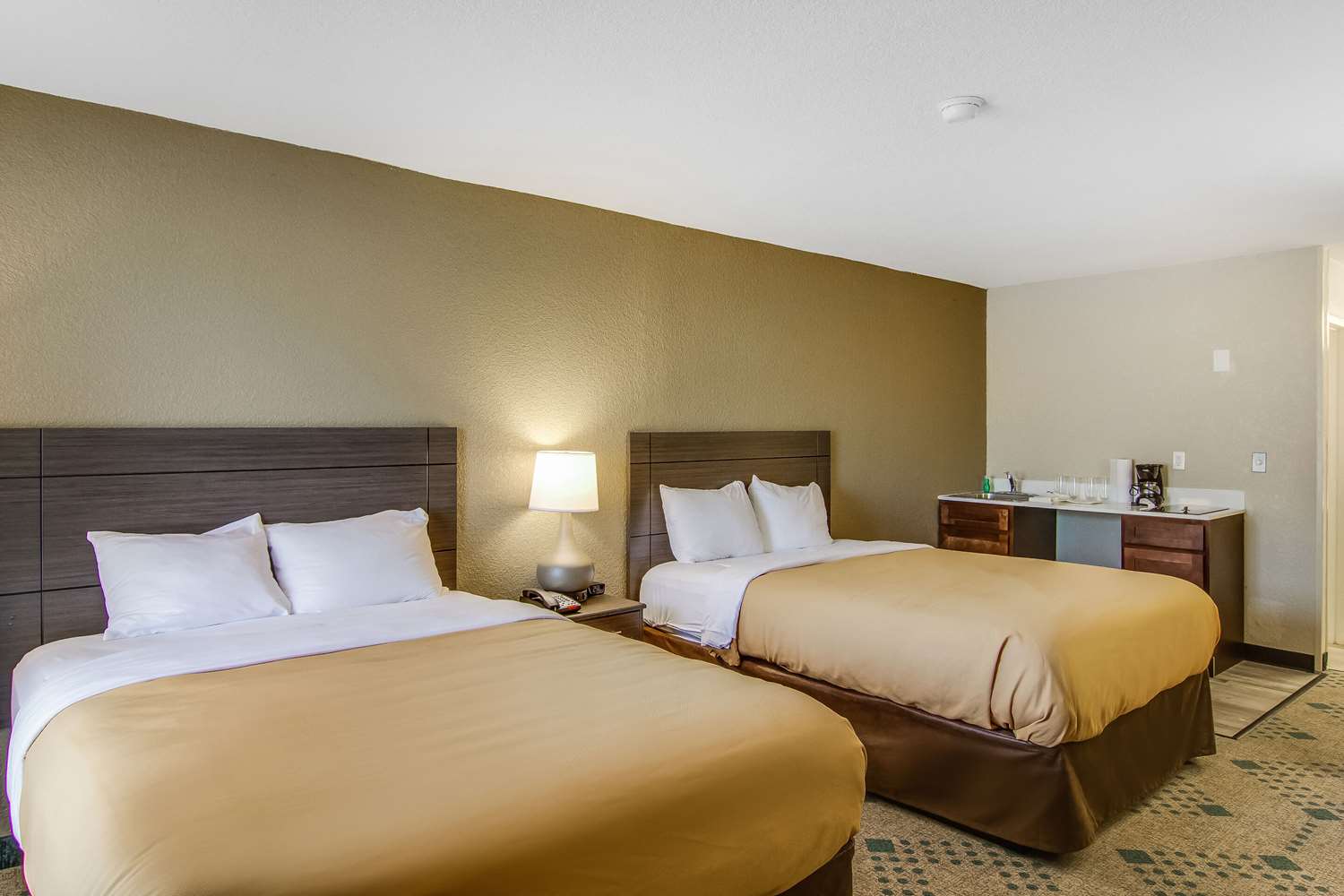 suburban studios hotel kingsland near i 95
