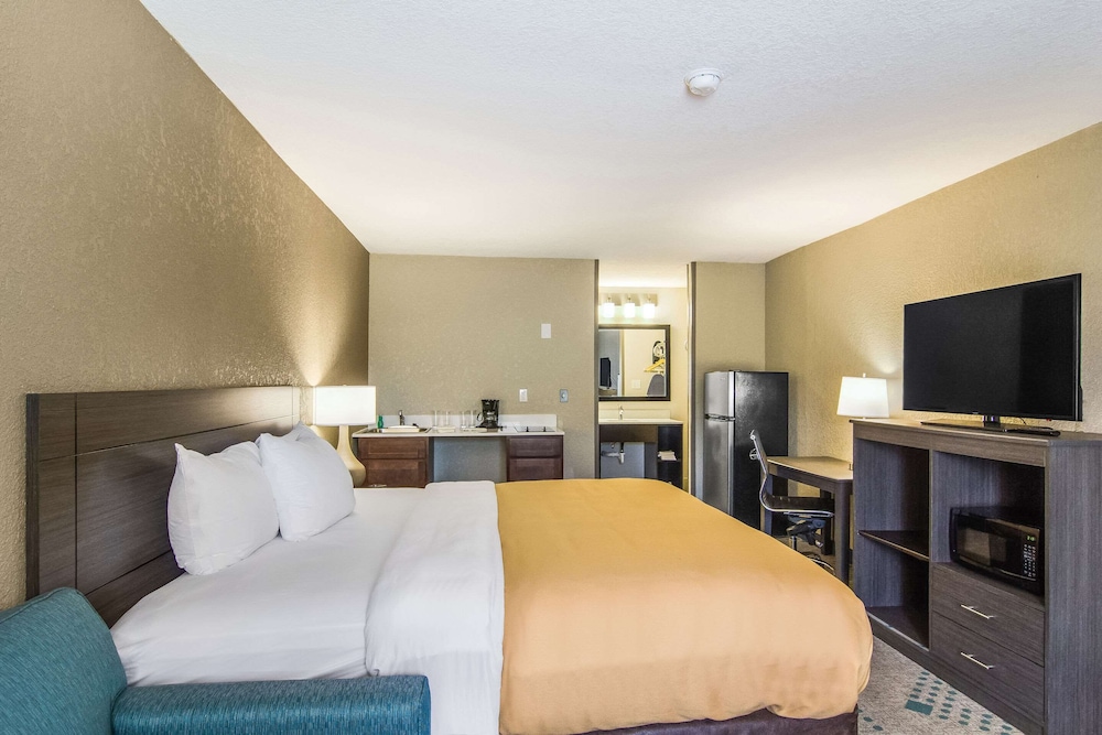 suburban studios hotel kingsland near i 95