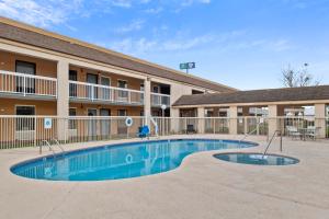 suburban studios hotel kingsland near i 95