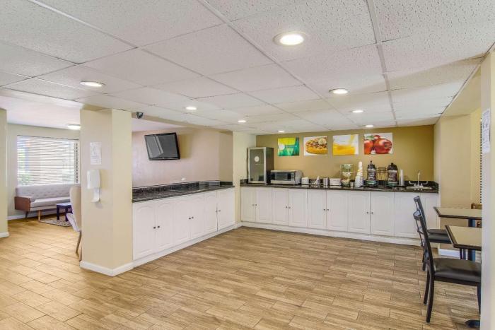 suburban studios hotel kingsland near i 95
