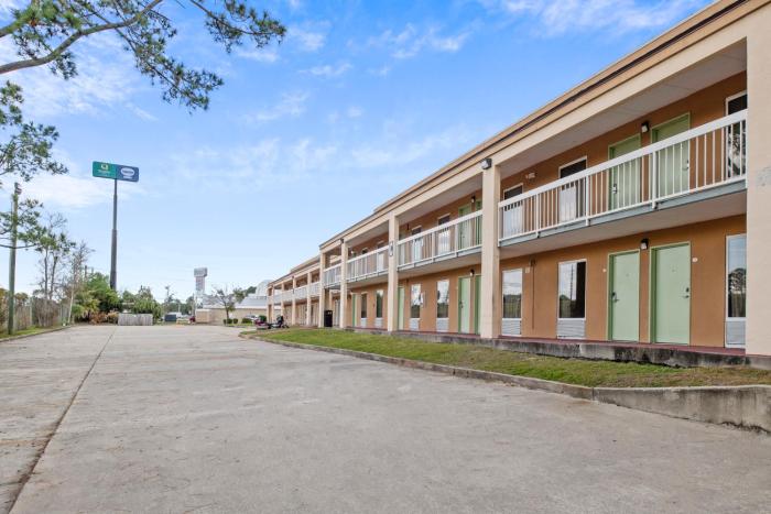 suburban studios hotel kingsland near i 95