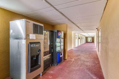 suburban studios hotel kingsland near i 95