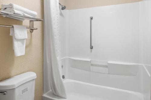 suburban studios hotel kingsland near i 95