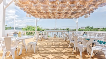 the surf lodge