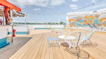 the surf lodge