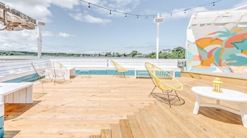 the surf lodge