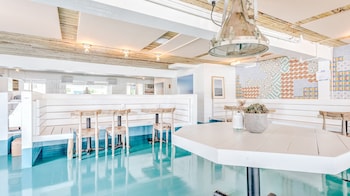 the surf lodge