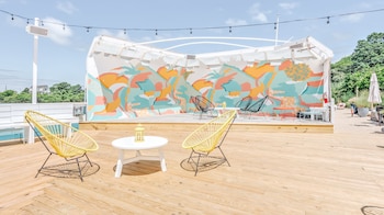 the surf lodge