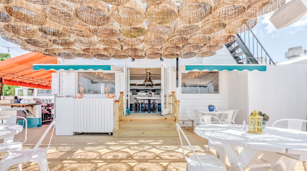 the surf lodge