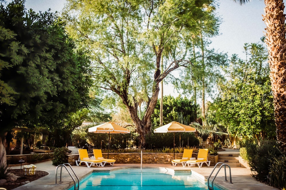 The Good House,Near Cabot's Pueblo Museum,3 star