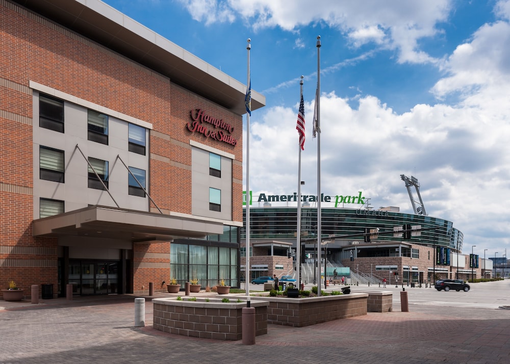 hampton inn and suites omaha downtown