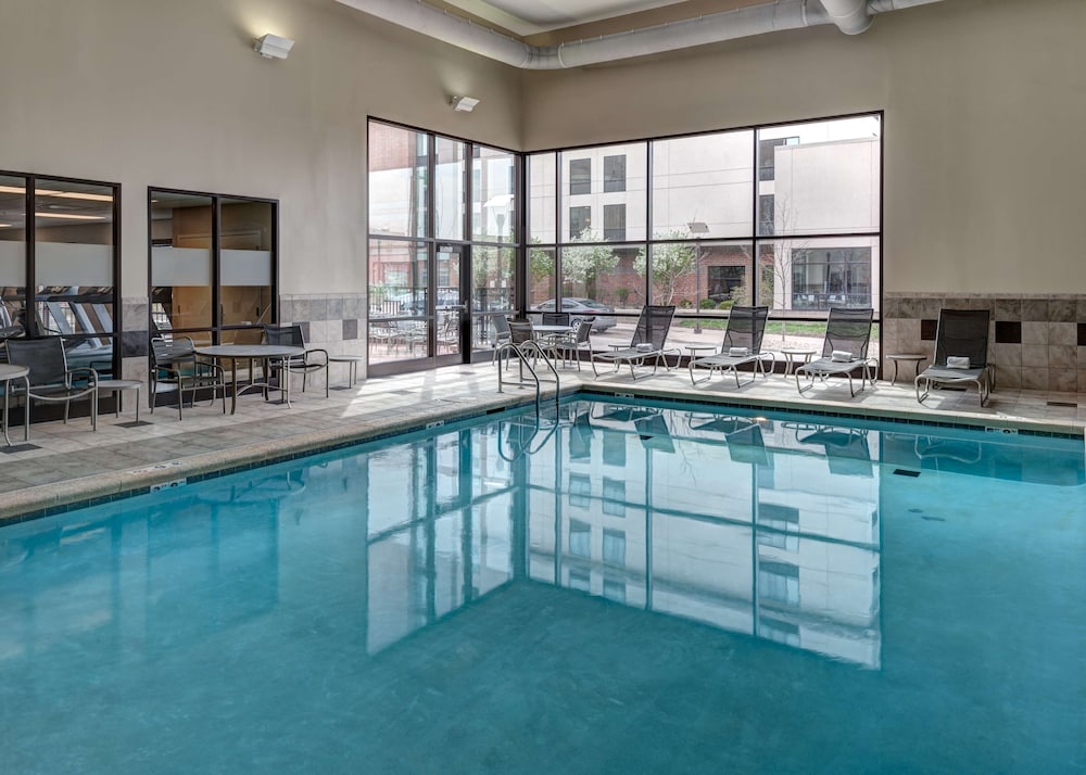 hampton inn and suites omaha downtown