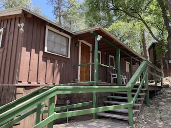 Casey's Cabins,,3 star