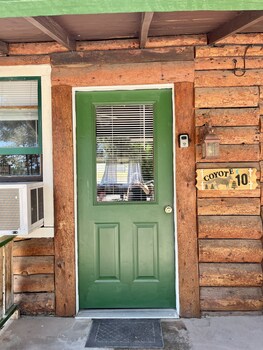 caseys cabins