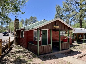 caseys cabins