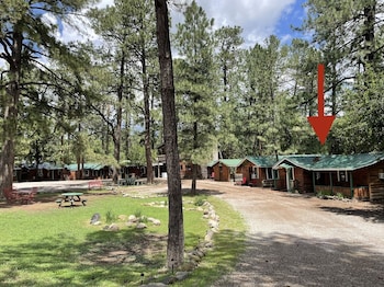 Casey's Cabins,,3 star
