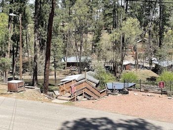 caseys cabins
