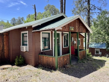 caseys cabins