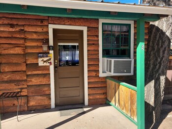 caseys cabins