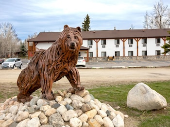 beartooth hideaway inn and cabins