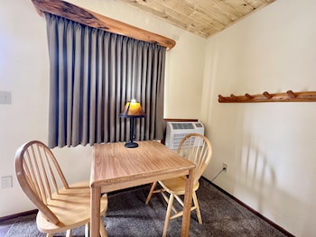 beartooth hideaway inn and cabins