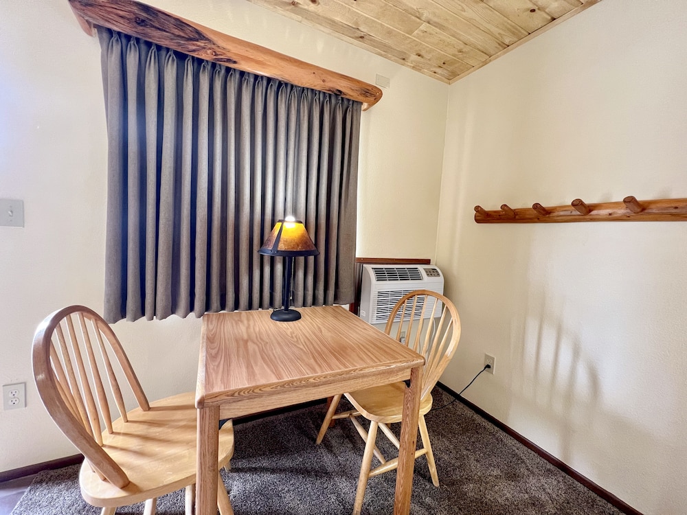 beartooth hideaway inn and cabins