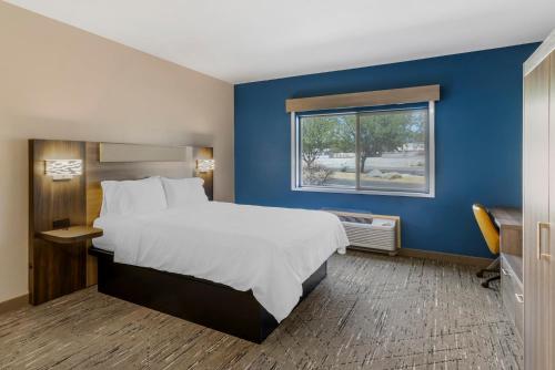 holiday inn express fallon by ihg